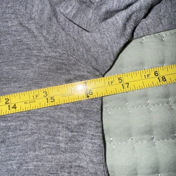 Vince Gray Long Sleeve Shirt Raw Seam Detail
at shoulder and back Sz Small EUC - Picture 4 of 10